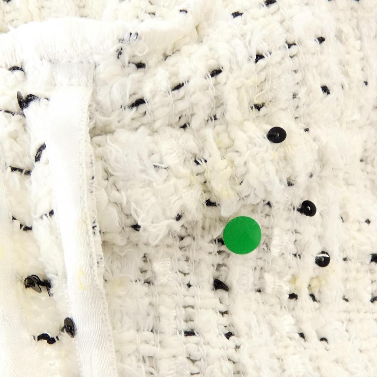 Chanel Vintage Collarless Jacket — view 8