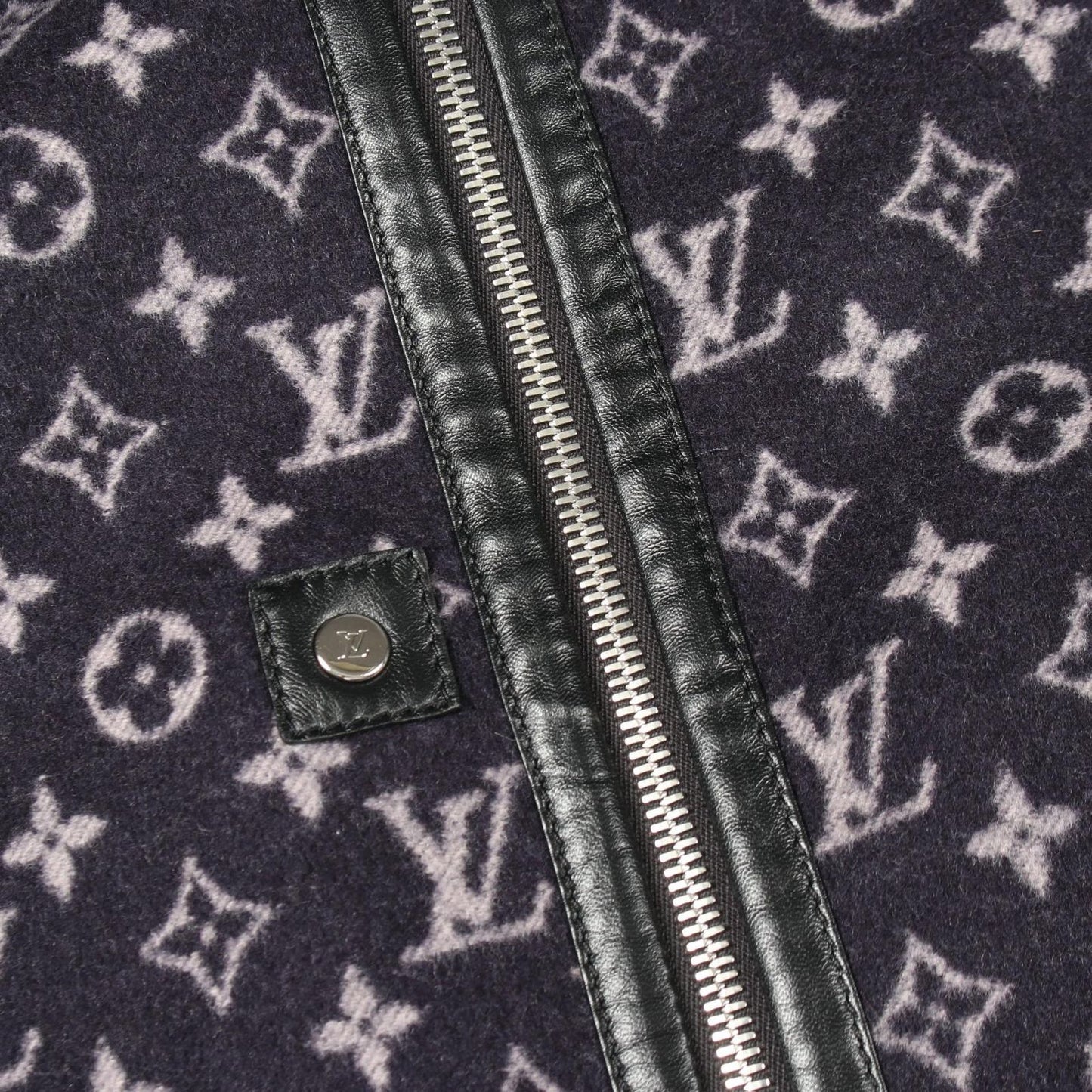 Louis Vuitton Poncho Monogram All Over Print Reversible Coat Wool — view 7