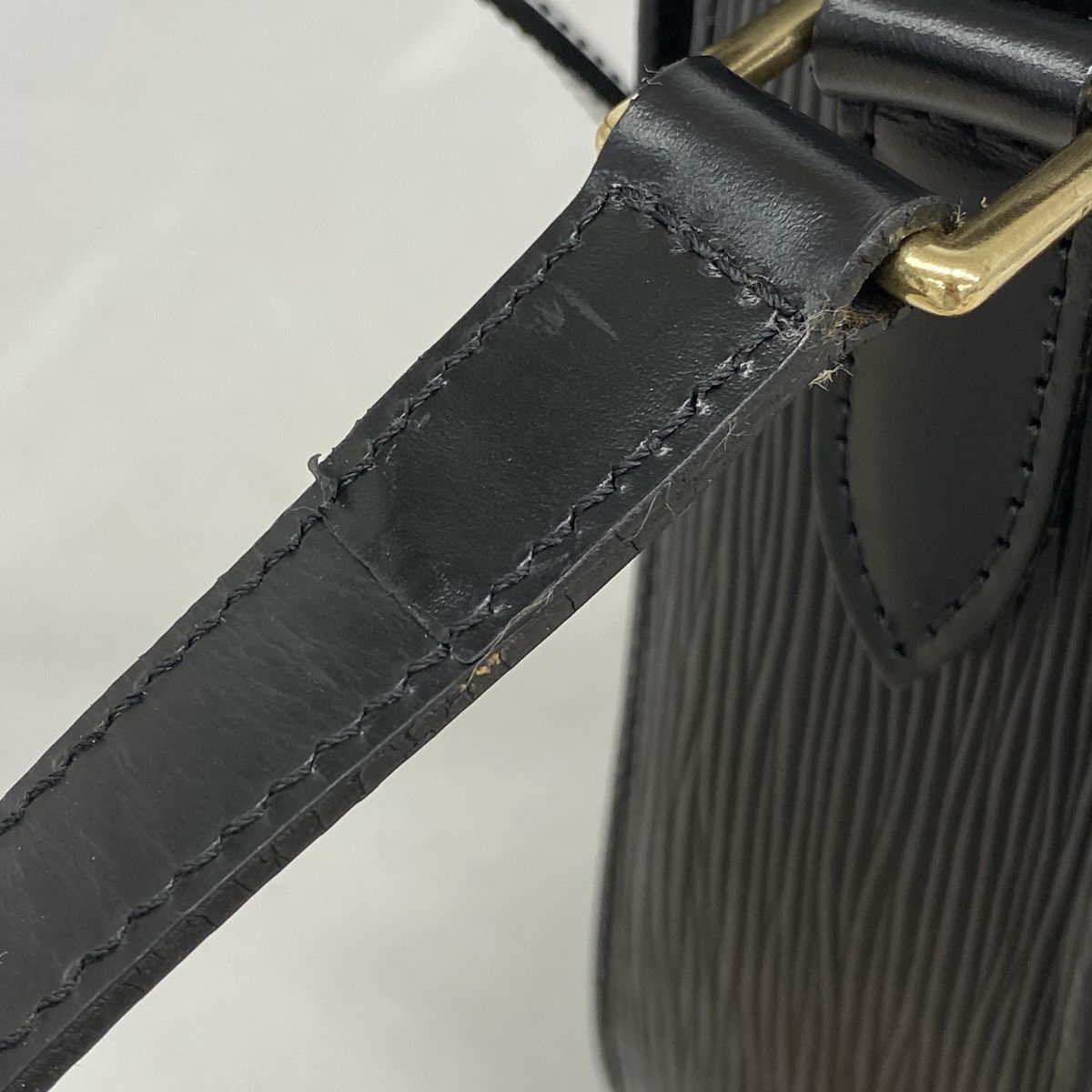 Louis Vuitton Shoulder Bag Epi Cartouchiere Noir — view 8