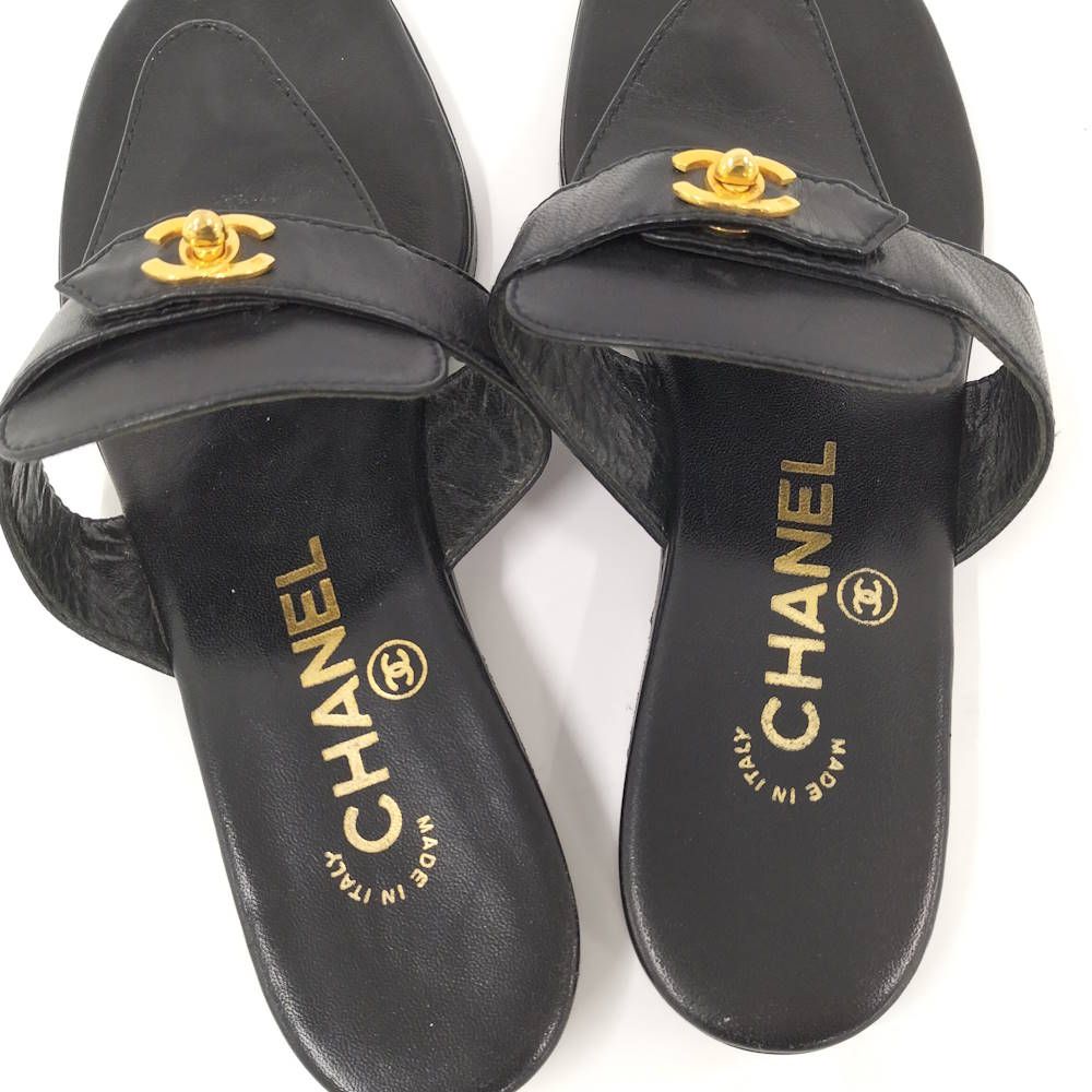 Chanel Thong Sandals Turnlock CC Logo Leather Gold — view 8