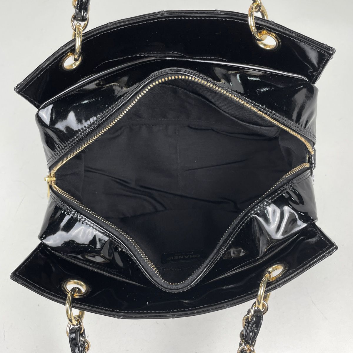 Chanel Tote Bag CC Logo Patent Leather Black — view 7