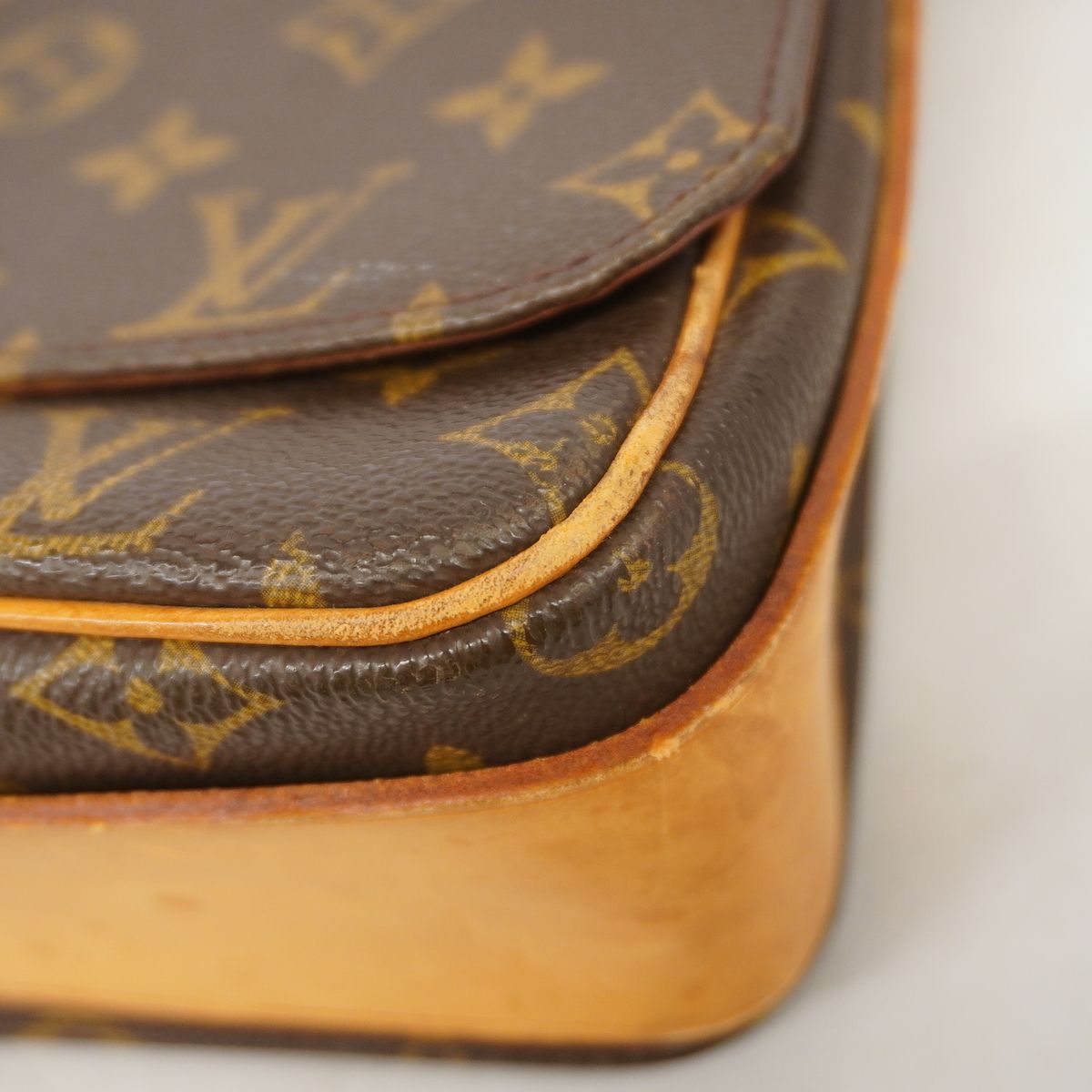 Louis Vuitton Shoulder Bag Monogram Cartouchiere GM Brown — view 8