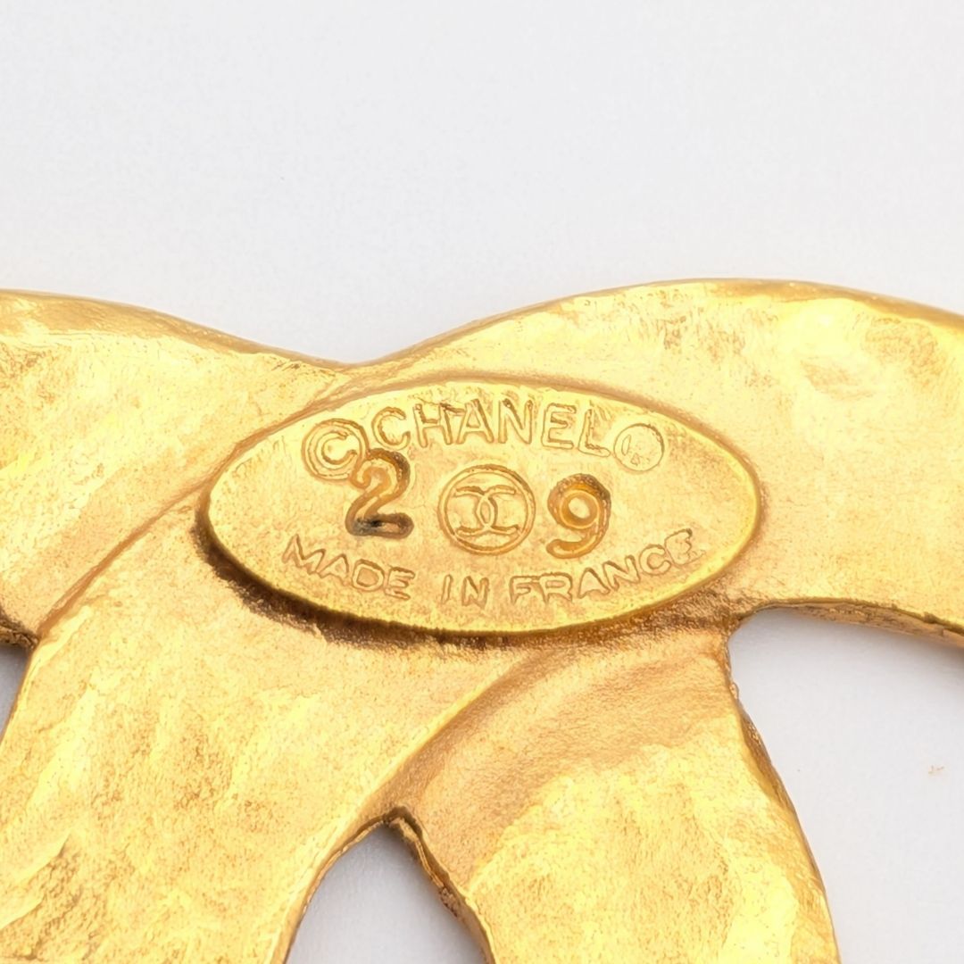 Chanel Brooch CC Logo Mesh Braided Pattern Gold 29 Vintage — view 8