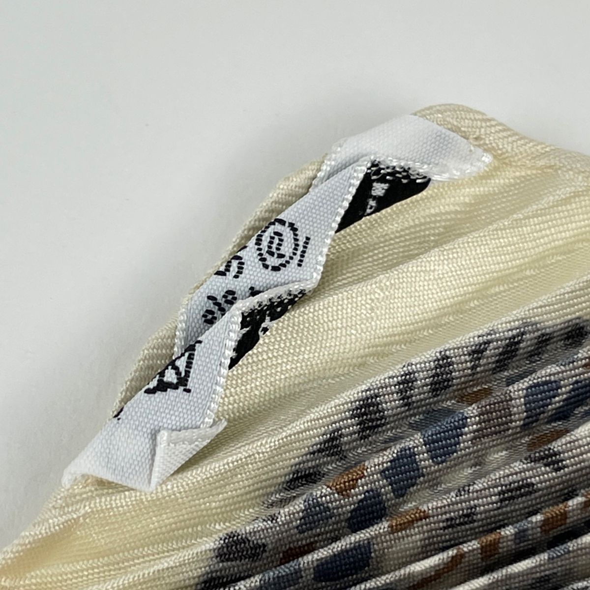 Hermes Carre 90 Sous le Cedre Scarf Under the Himalayan Cedar Pleats Silk White — view 3