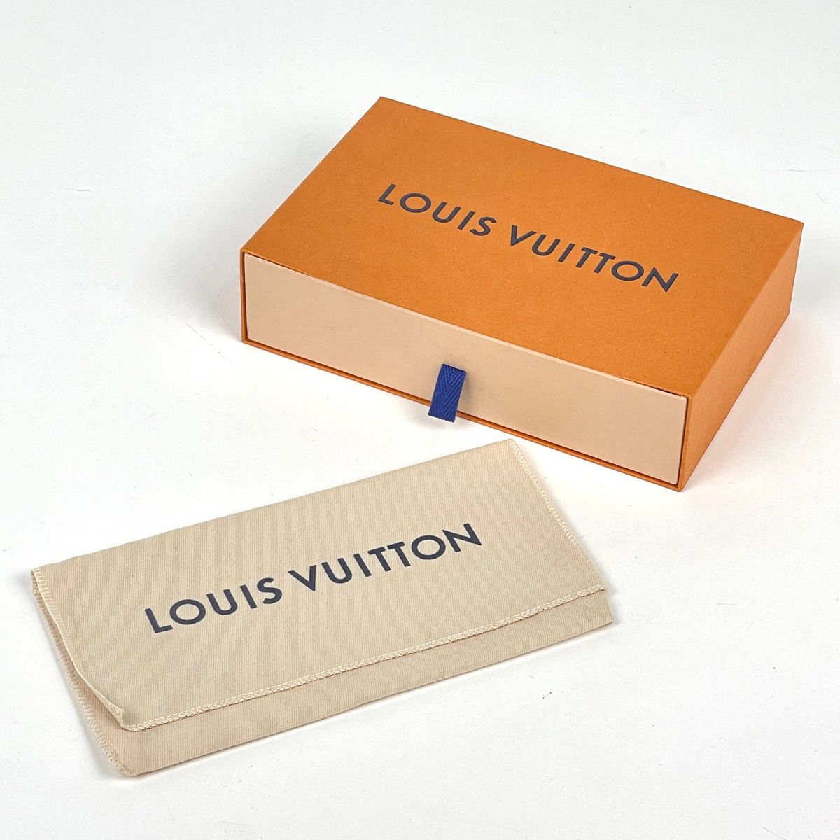 Louis Vuitton Zippy Wallet Zip Around Monogram Mahina Magnolia — view 7