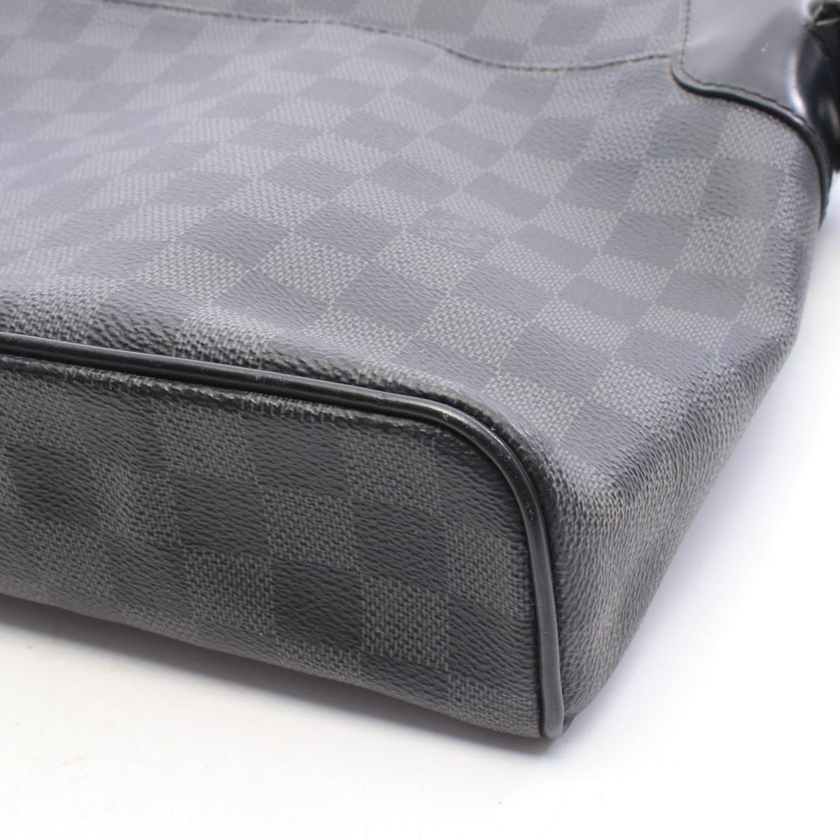 Louis Vuitton Shoulder Bag District PM NM Damier Graphite Leather — view 8