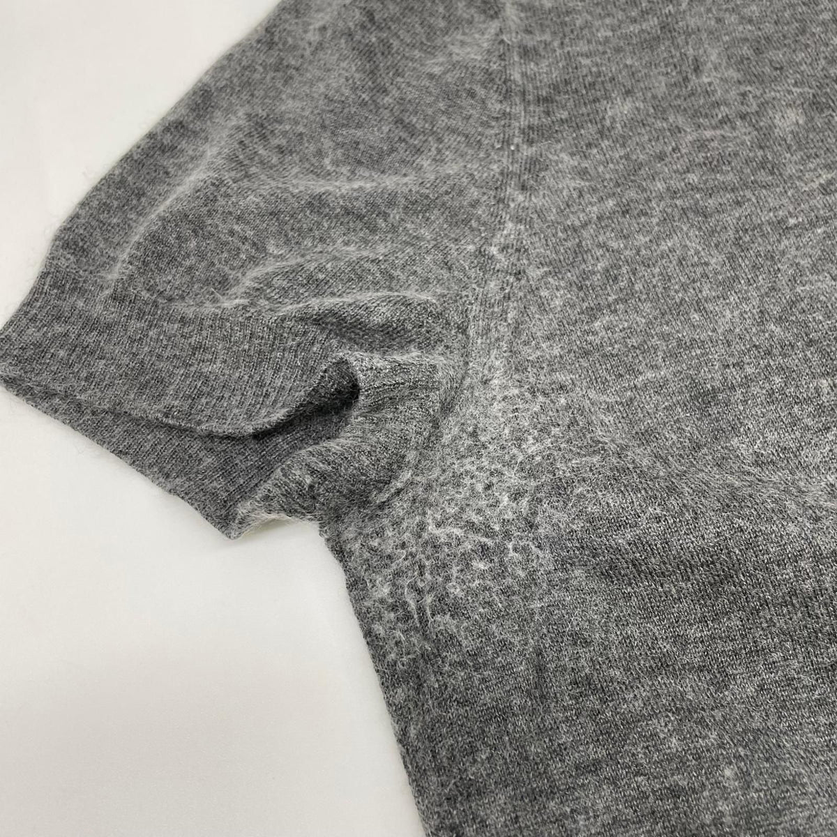 Chanel Gray Cashmere Silk CC Logo Plate Short Sleeve Knit 36 — view 8