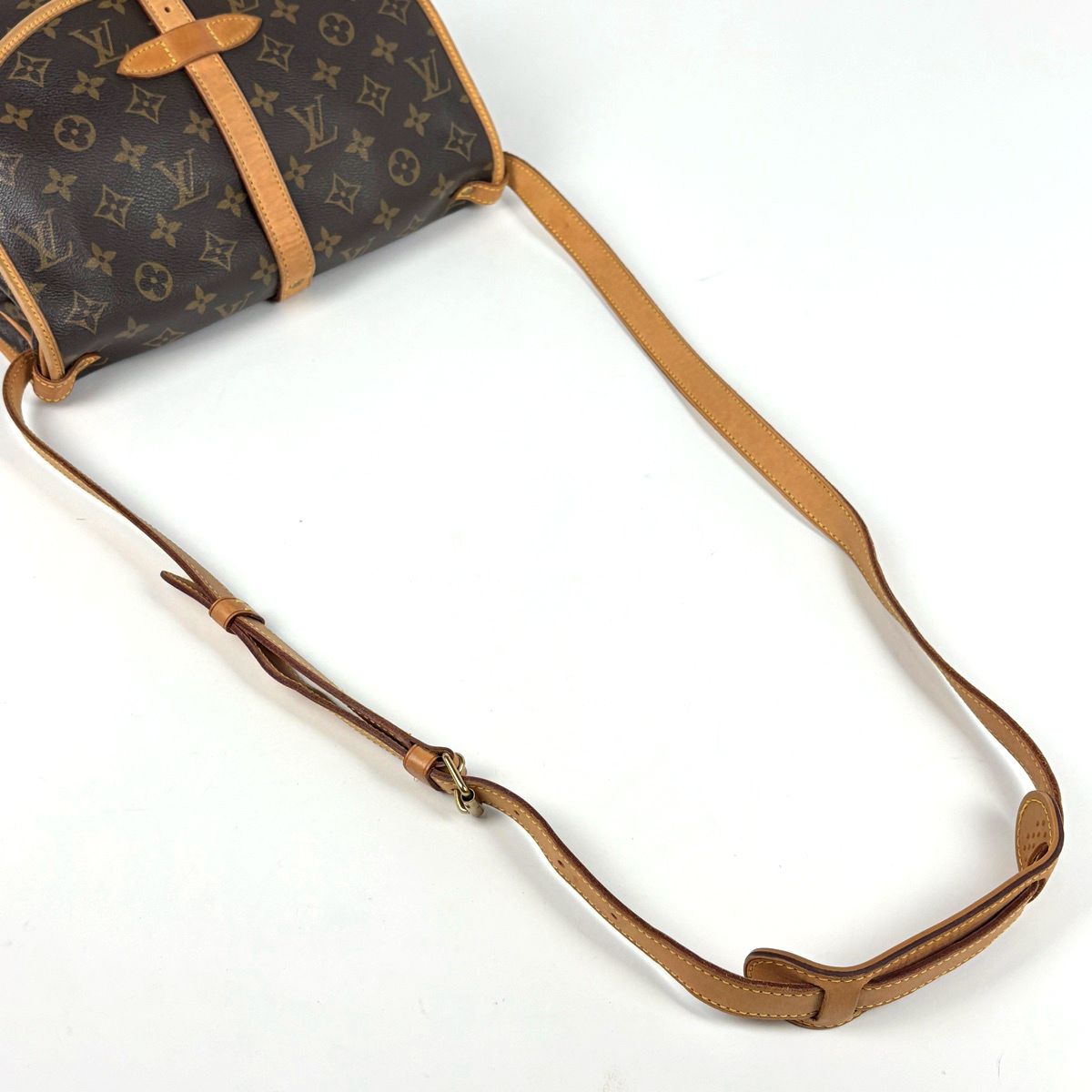 Louis Vuitton Saumur 30 Shoulder Bag Monogram Brown — view 8