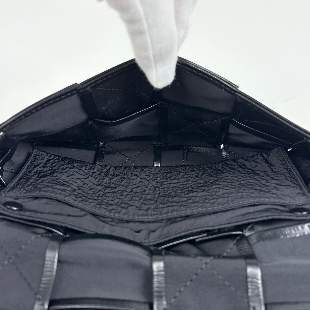 Bottega Veneta Belt Bag Cassette Maxi Intrecciato Leather Black — view 7