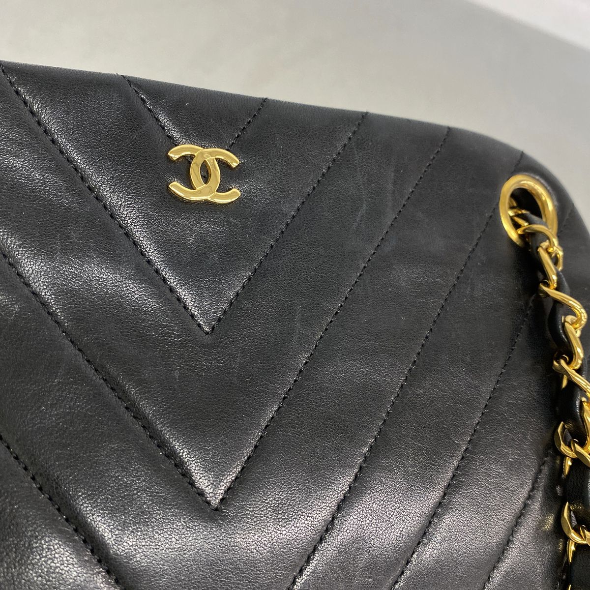 Chanel Shoulder Bag V-stitch Lambskin Black Gold — view 8