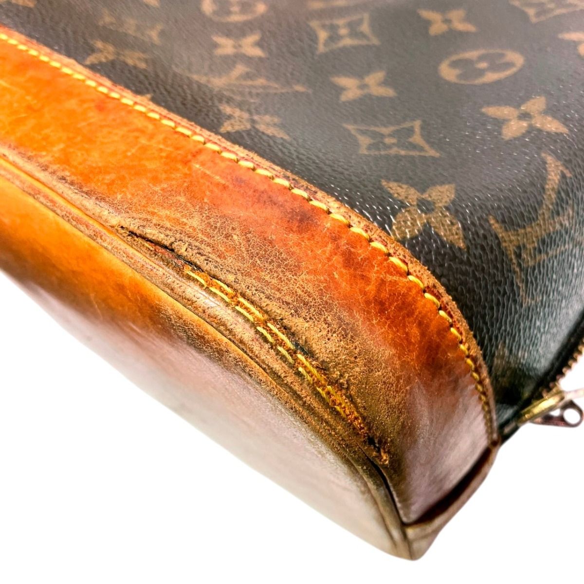 Louis Vuitton Alma Monogram Handbag Canvas — view 8
