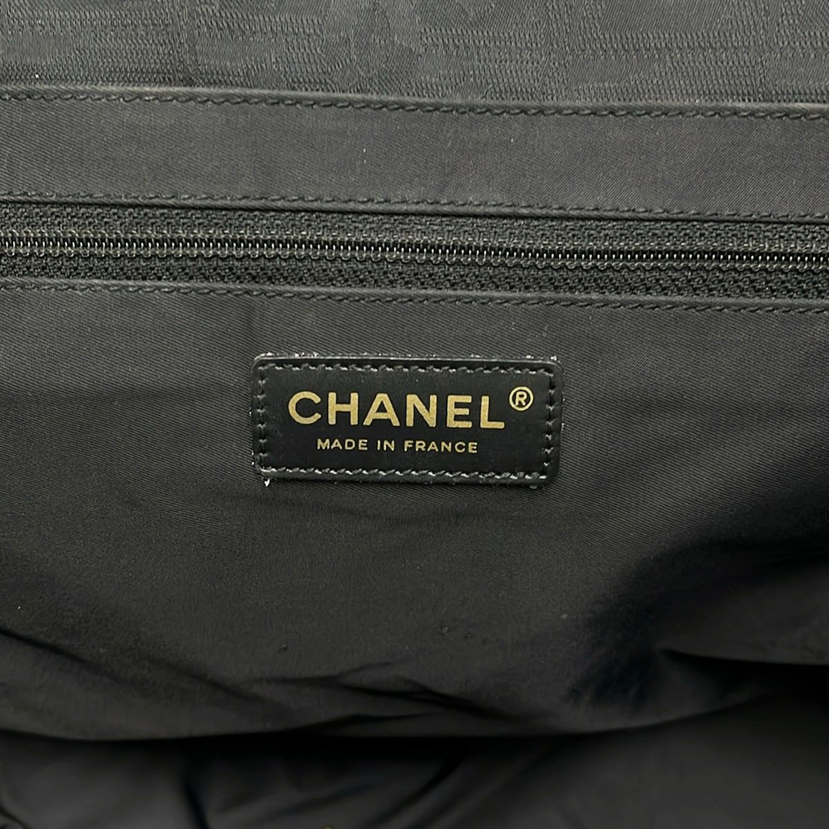Chanel Tote New Travel Line MM Black Leather — view 8