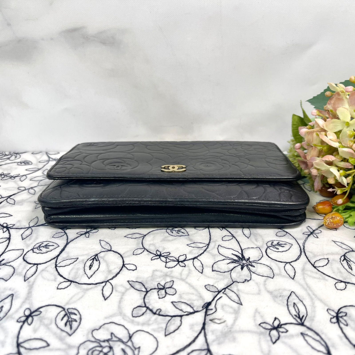 Chanel Chain Wallet Camellia Black Shoulder Bag — view 8
