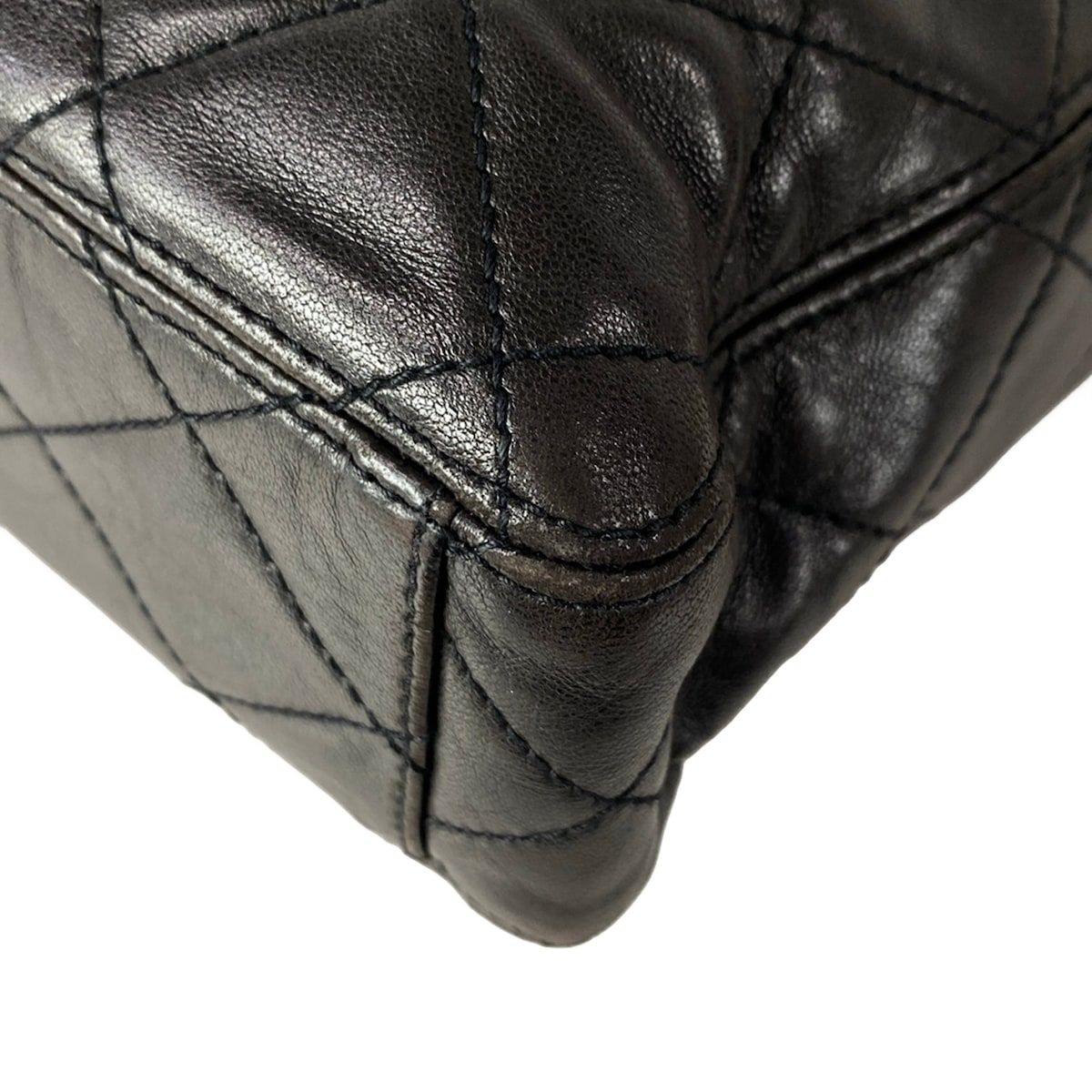 Chanel Tote Quilted Black Gold Lambskin — view 8