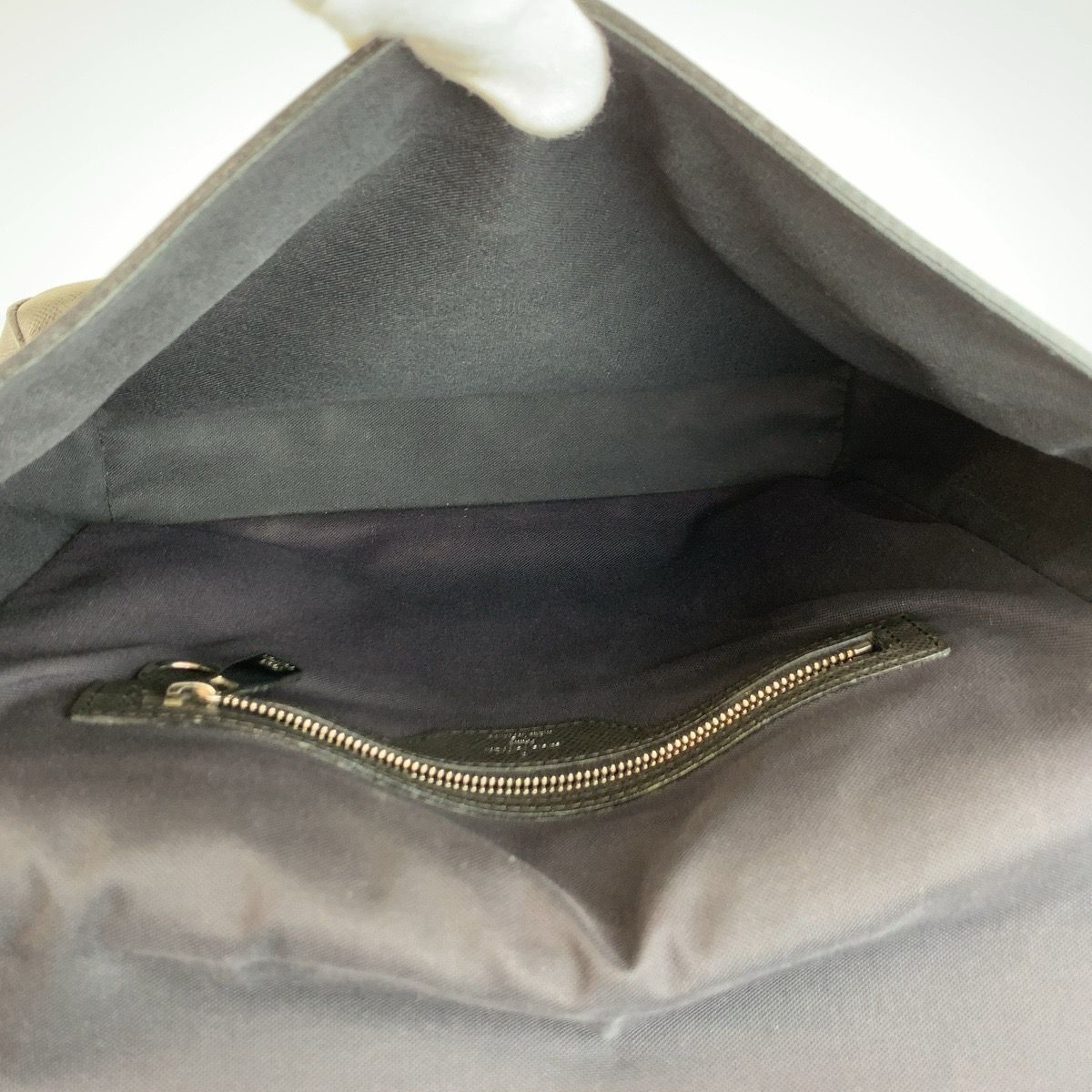 Louis Vuitton Taiga Roman MM Gray Silver Shoulder Bag — view 8