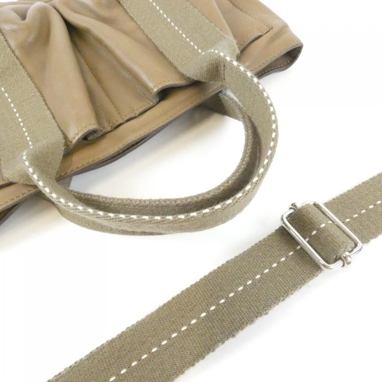 Hermes Caravan Horizontal PM Bag — view 8
