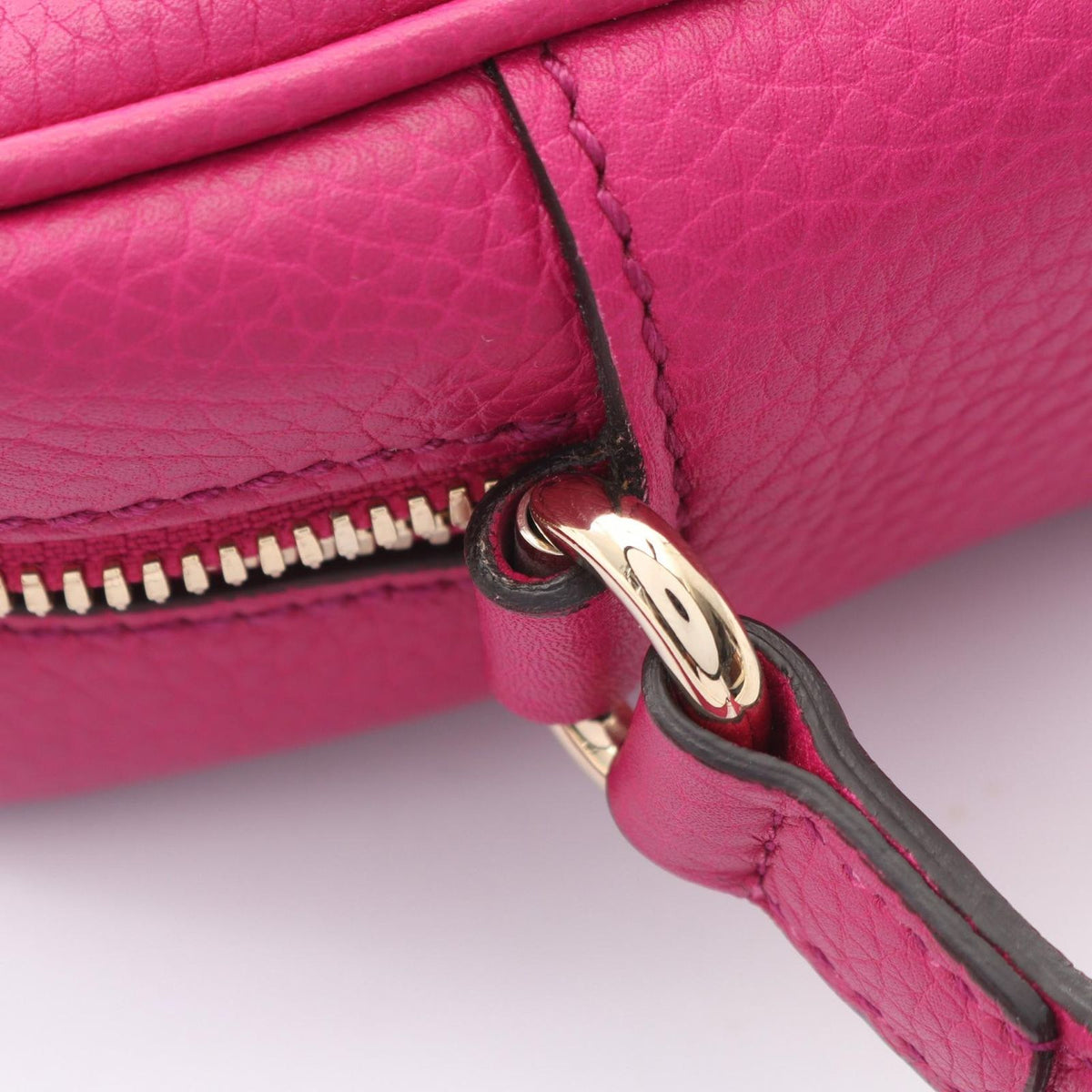 Gucci Shoulder Bag Soho Disco Interlocking G Magenta Leather Small — view 8