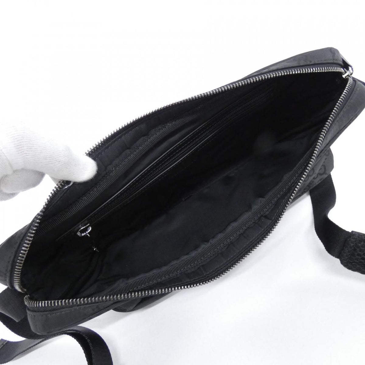 Gucci Nexus Shoulder Bag — view 6