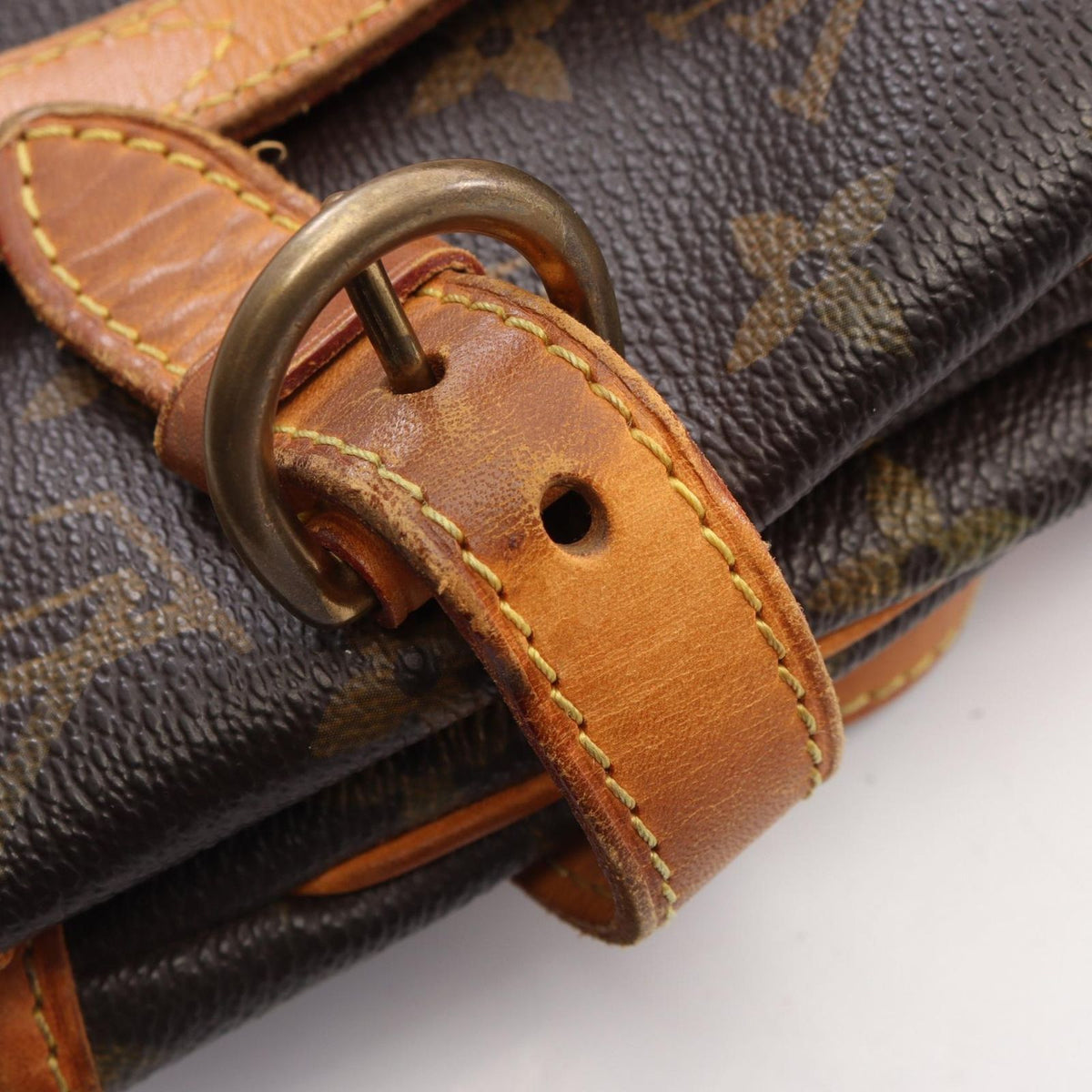 Louis Vuitton Tote Batignolles Vertical Leather — view 8