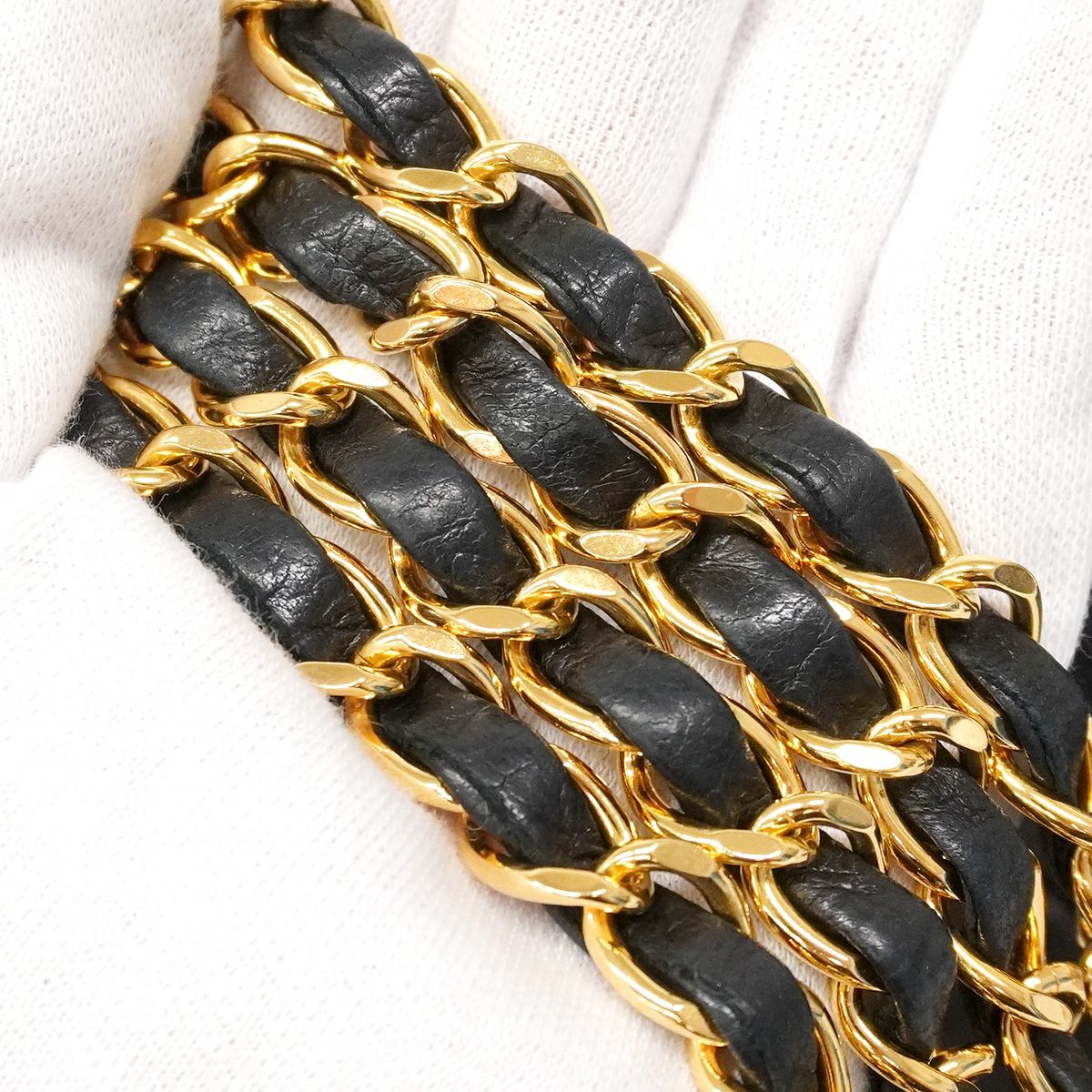 Chanel Shoulder Bag V-stitch Lambskin Black Gold — view 8
