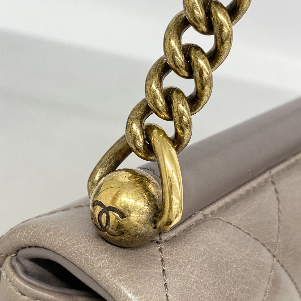 Chanel Shoulder Bag Quilted Lambskin Greige Gold — view 8