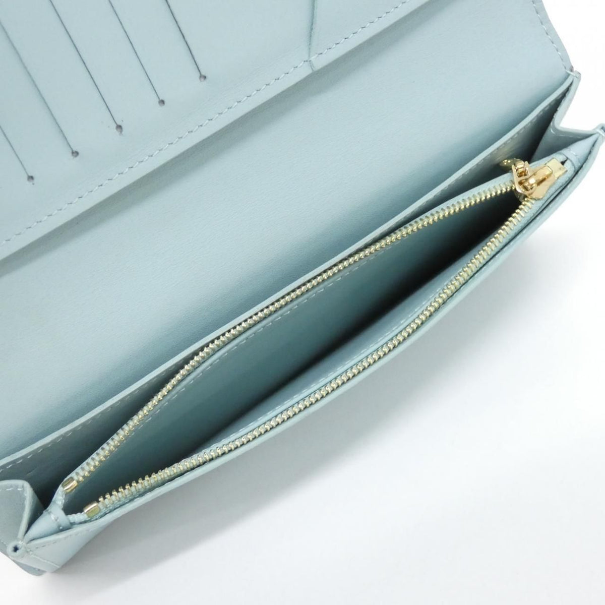 Louis Vuitton LV Vertical Wallet — view 8