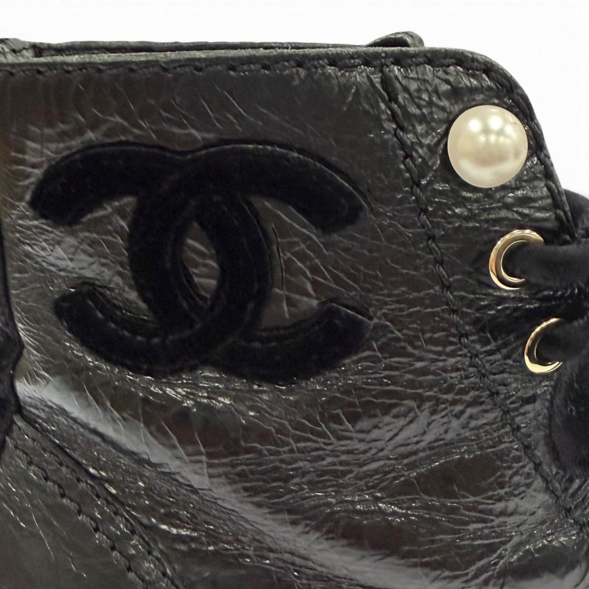 Chanel Faux Pearl with CC Logo Lace-up Leather Engineer Boots Black — view 8