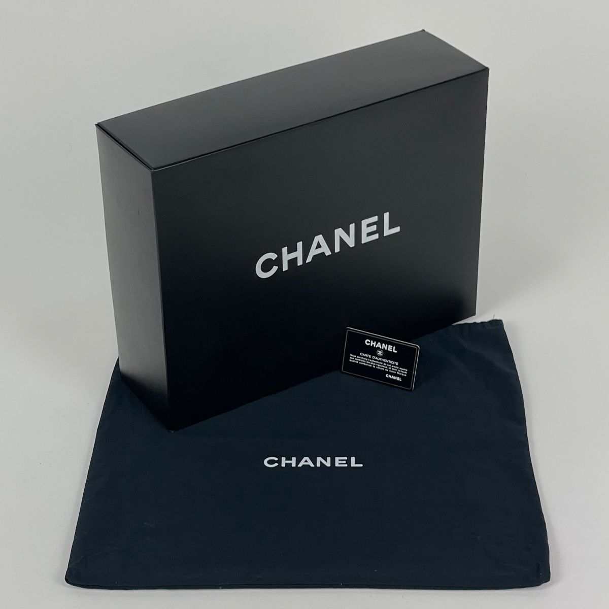Chanel Shoulder Bag CC Logo Wood Chain Caviar Leather Black — view 7