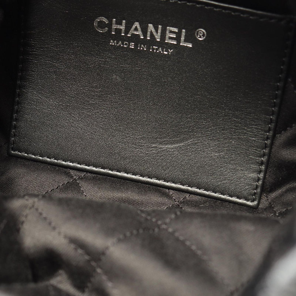Chanel Shoulder Bag Chanel 22 Mini 2-Way Black Leather Chanel 22 Quilted Chain — view 6