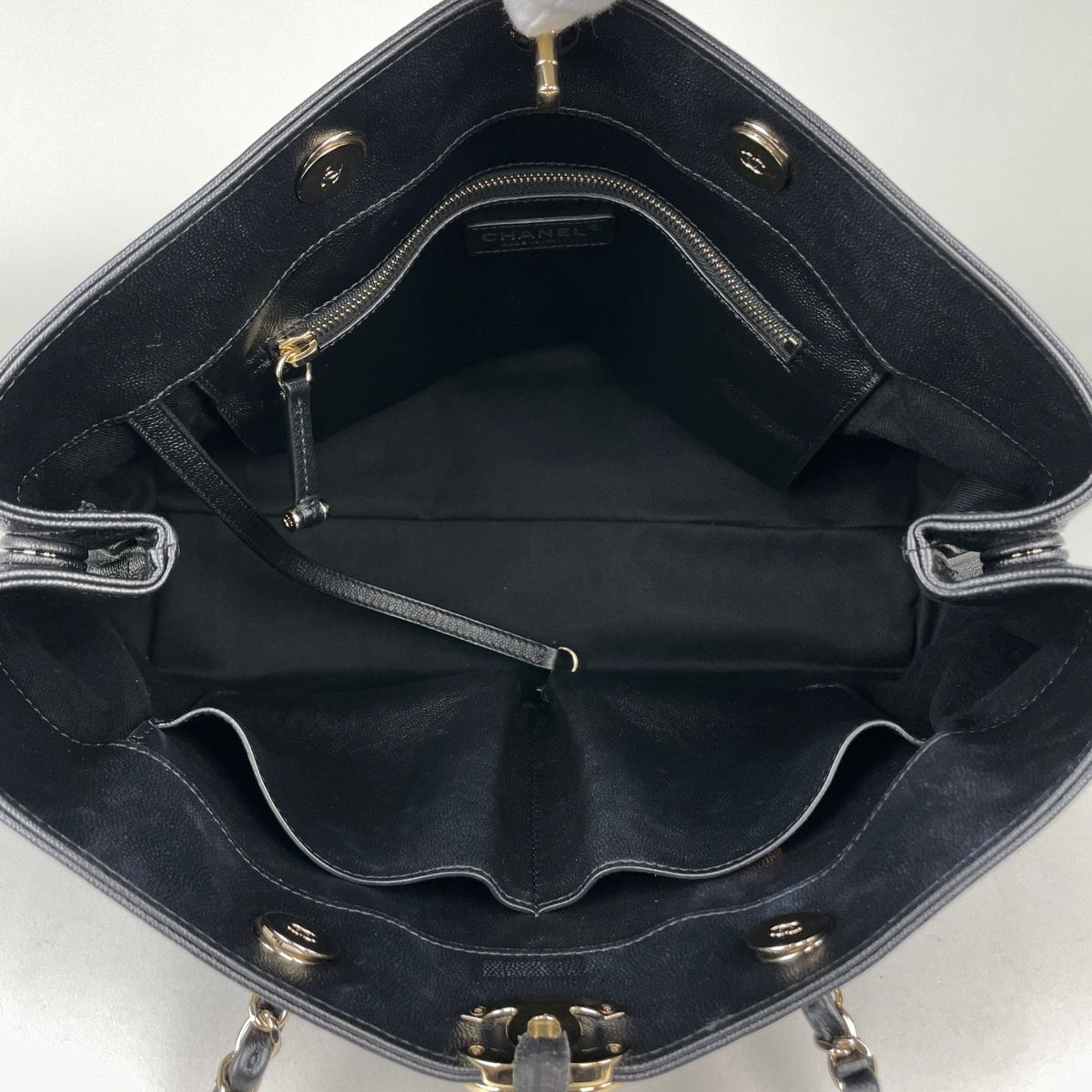 Chanel Tote Bag CC Logo Caviar Leather Black — view 8