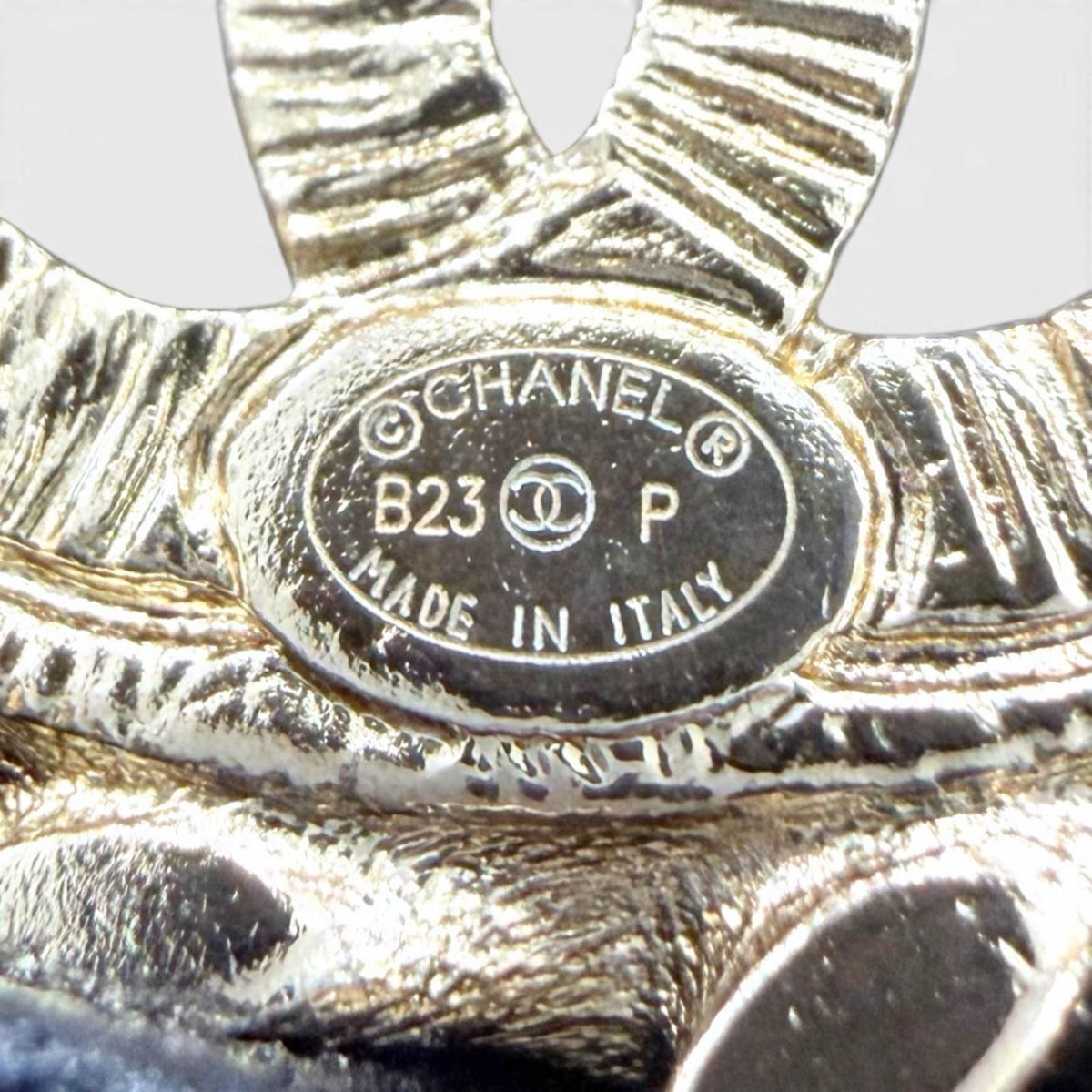 Chanel No 5 CC Logo Rhinestone Leather Brooch Gold Black — view 7