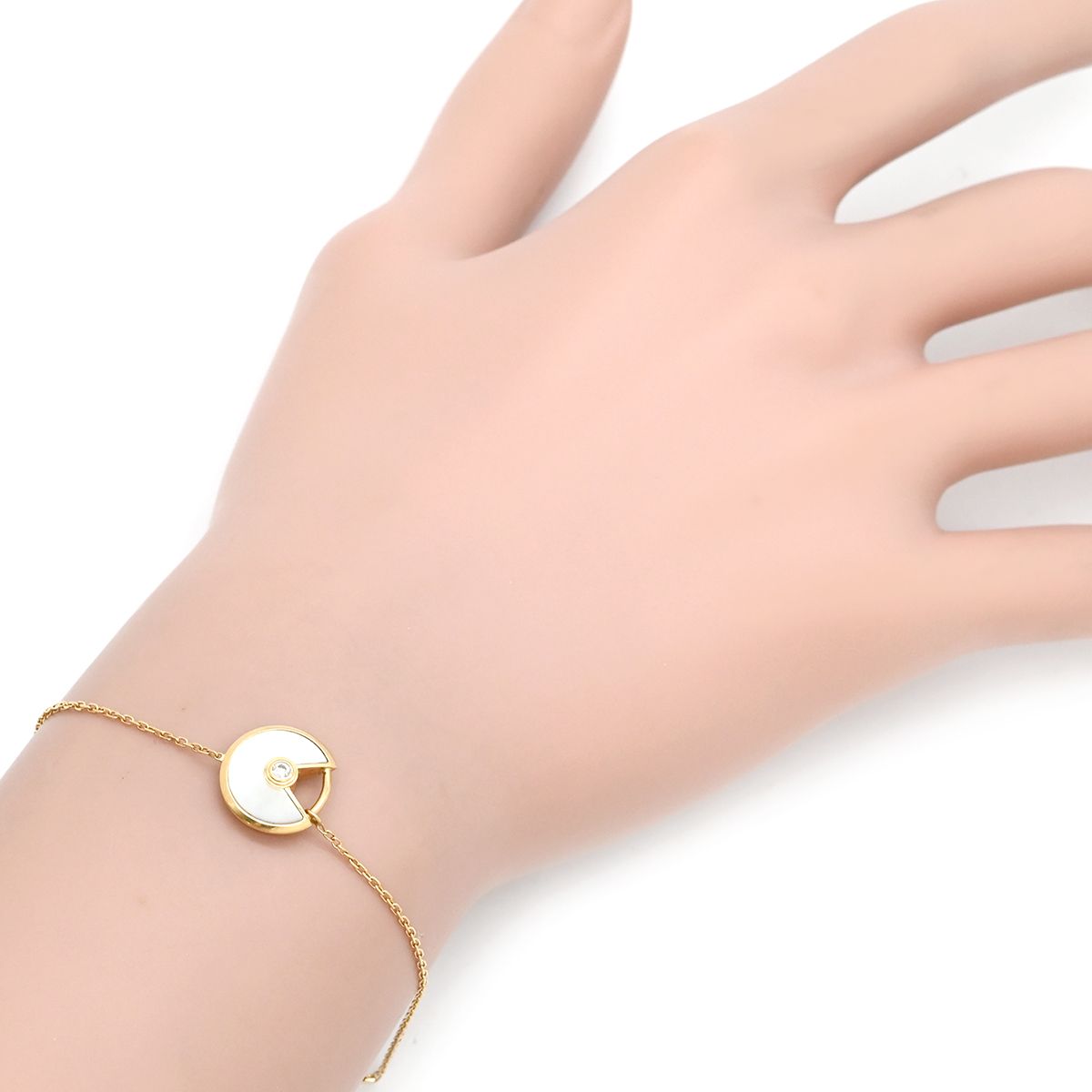 Cartier Bracelet Amulette de Cartier XS Pearl White Yellow Gold Diamond — view 8