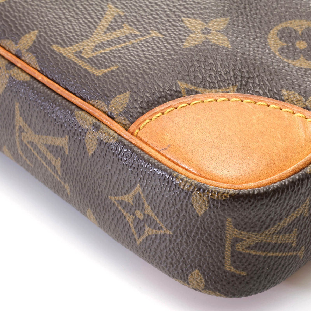 Louis Vuitton Marly Dragonne PM Monogram Clutch Canvas Brown — view 8