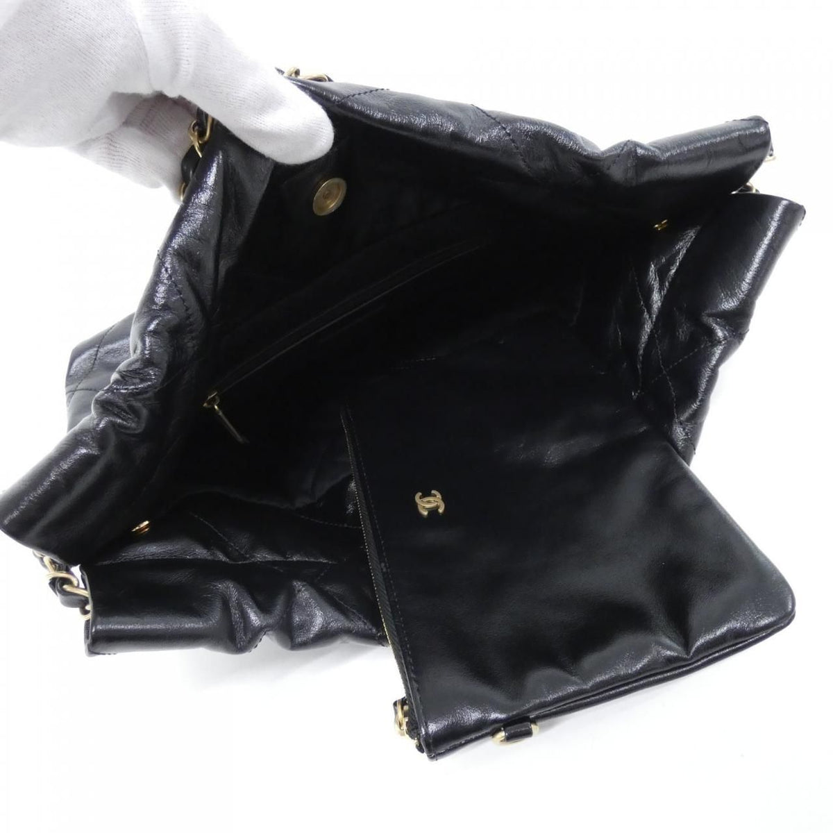 Chanel 22 Line Small Shoulder Bag — view 6