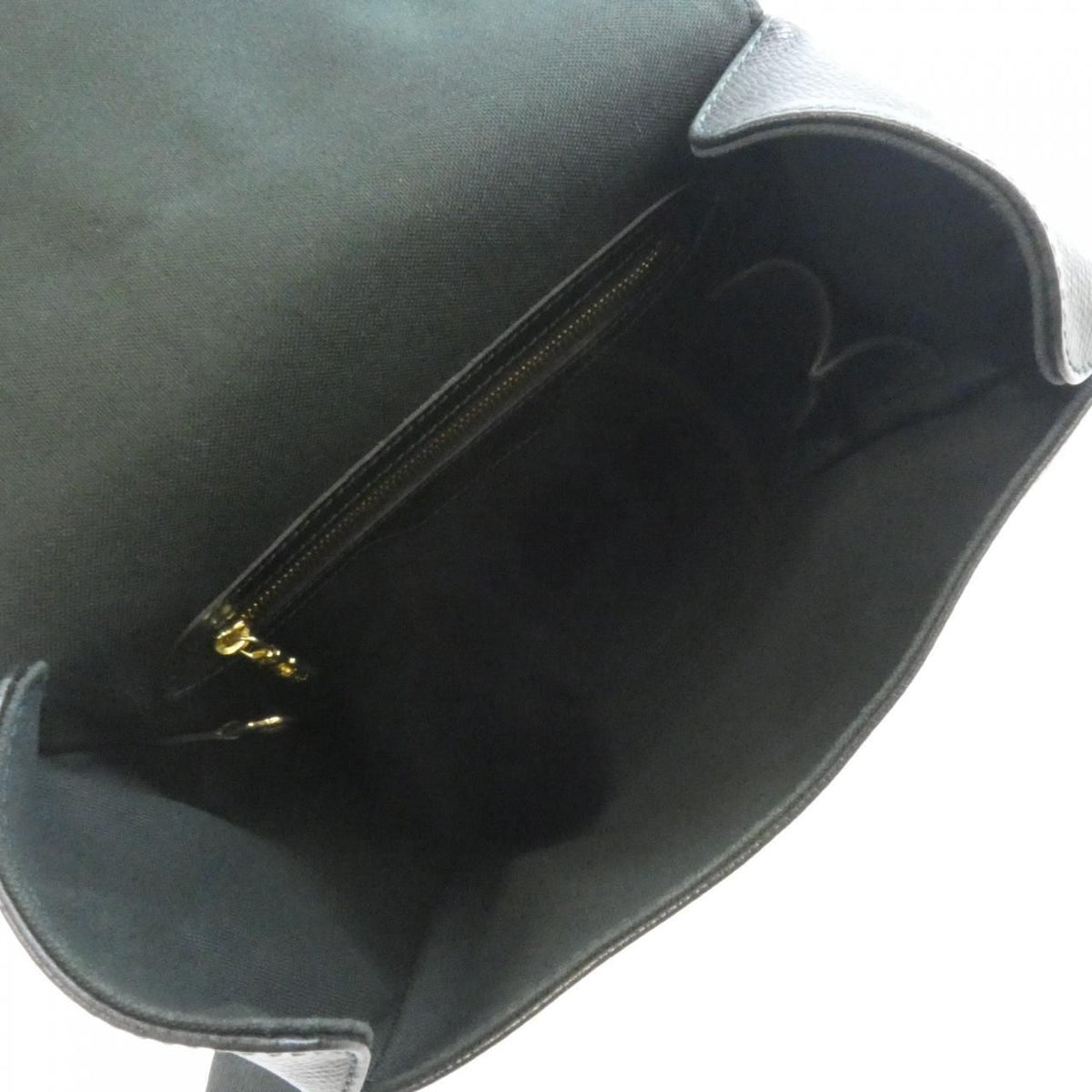 Louis Vuitton Taiga Shoulder Bag — view 8