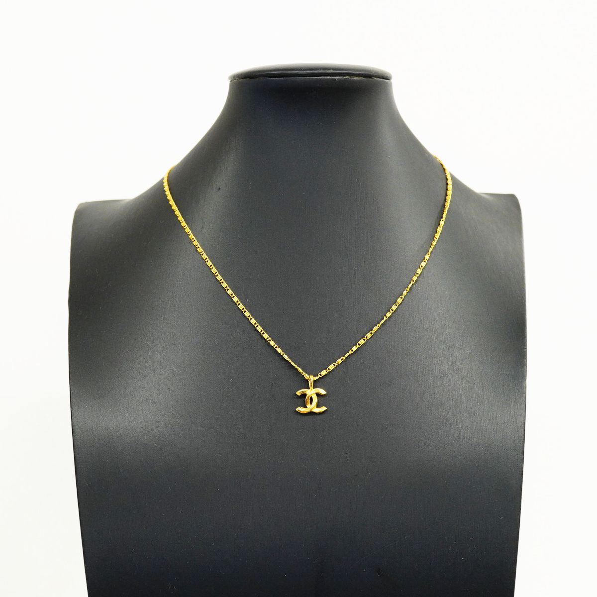 Chanel Necklace Vintage CC Logo Gold Plated — view 6