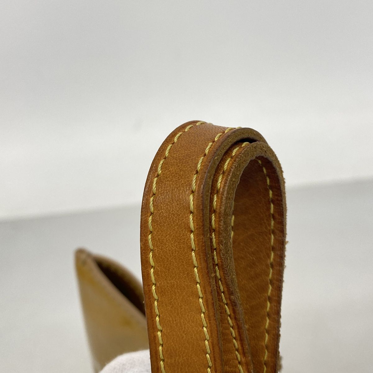 Louis Vuitton Handbag Vernis Reade PM Noisette — view 8