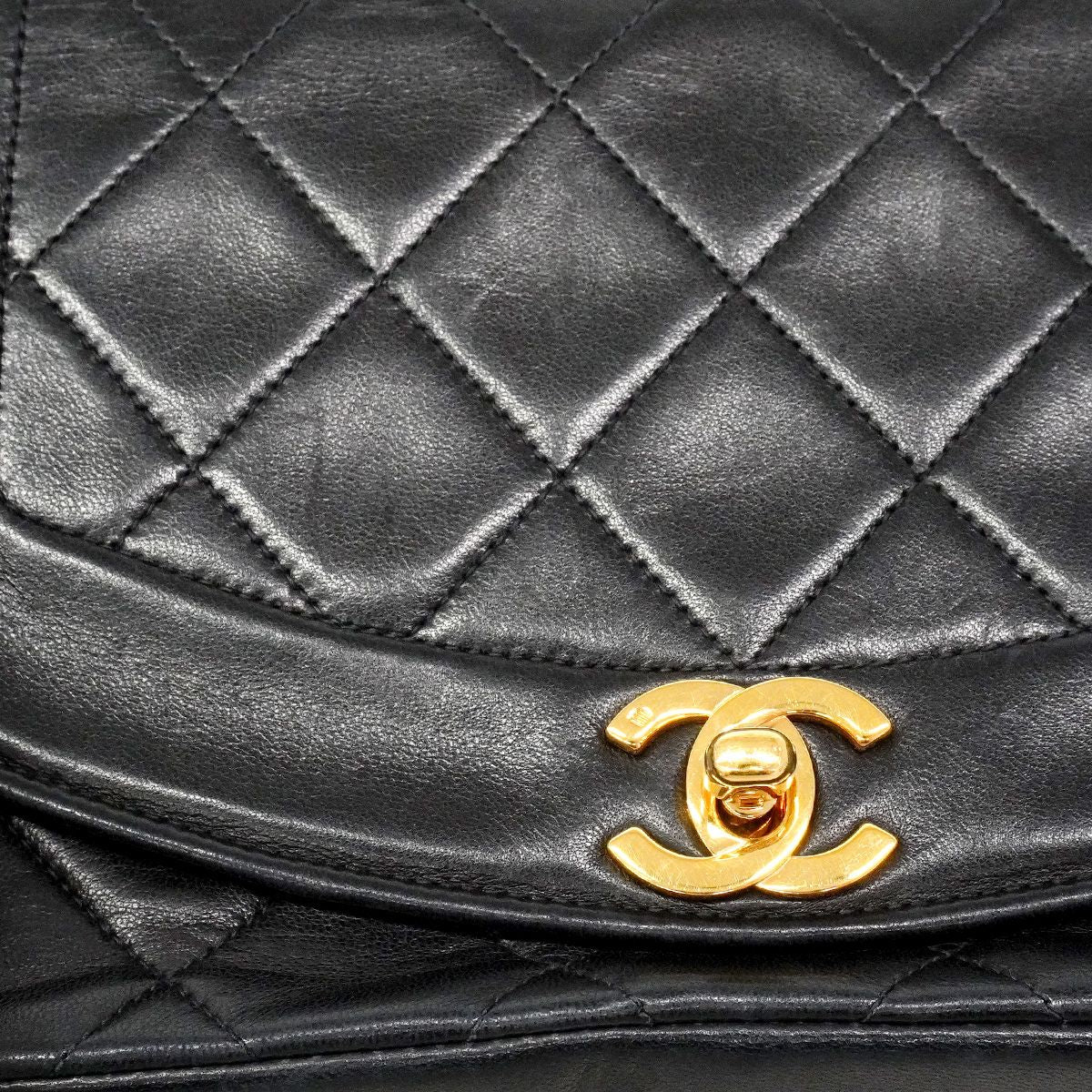 Chanel Shoulder Bag Diana Lambskin Black Gold — view 8