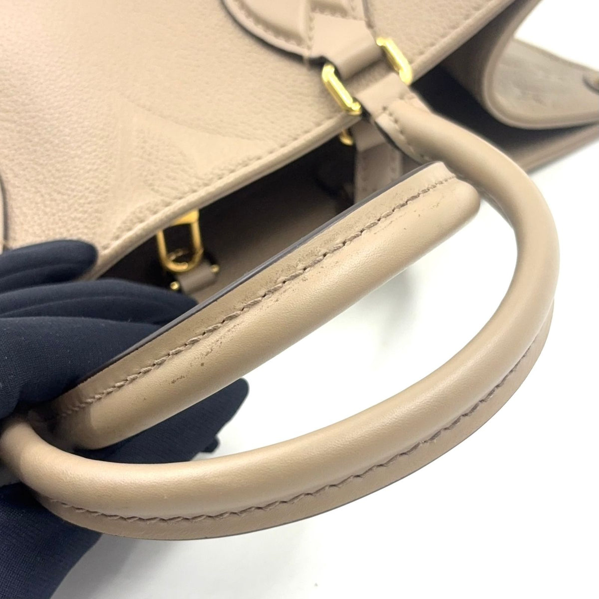 Louis Vuitton On The Go MM Compatible Gray Leather Beige Tote Bag Gold — view 8