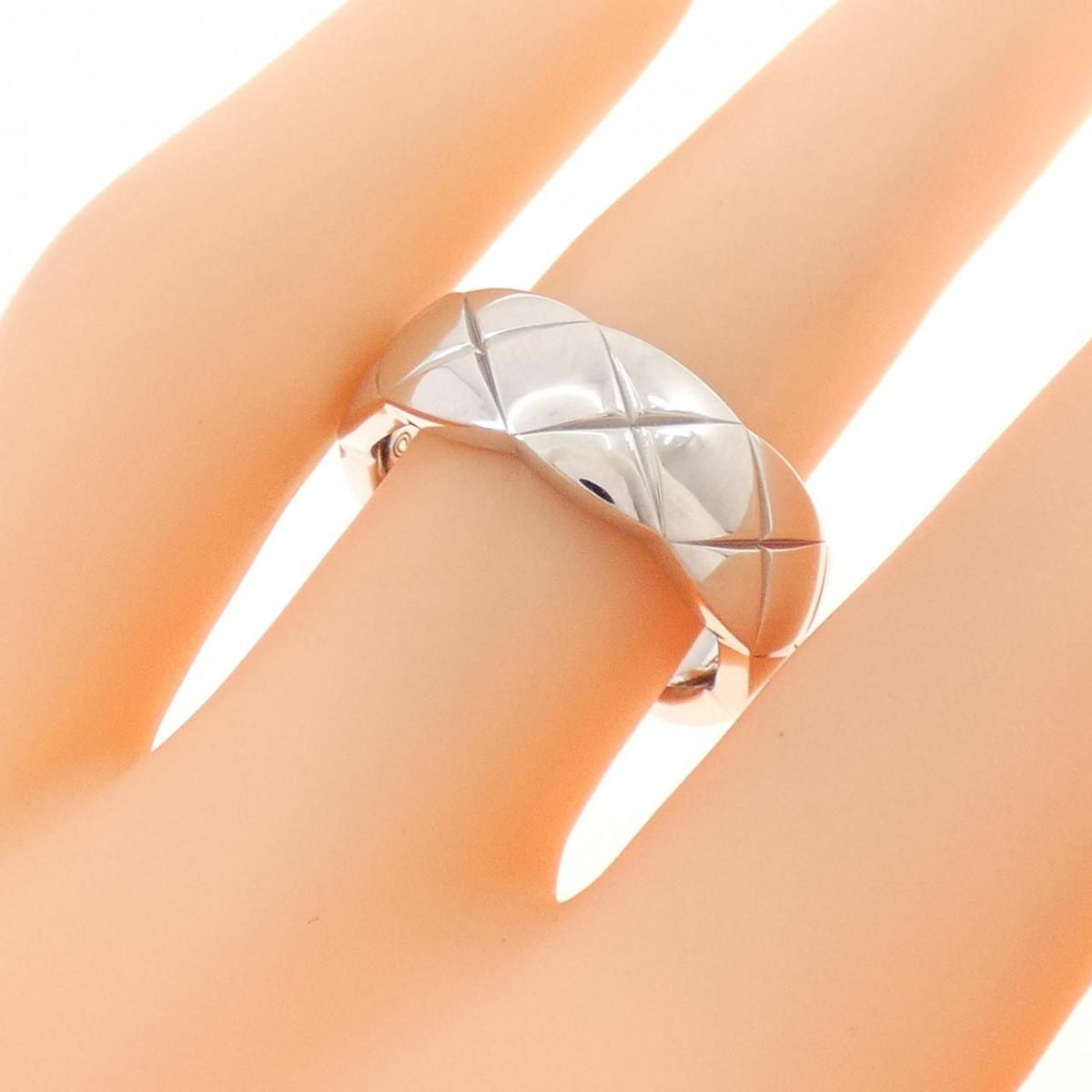 Chanel Coco Crush Medium Ring — view 4