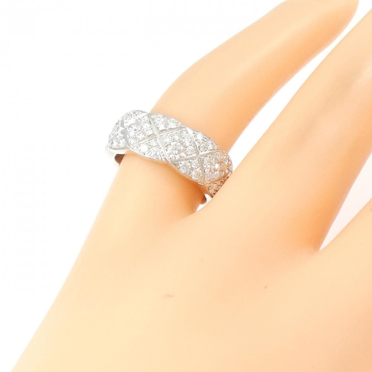 Chanel Coco Crush Medium Ring — view 4