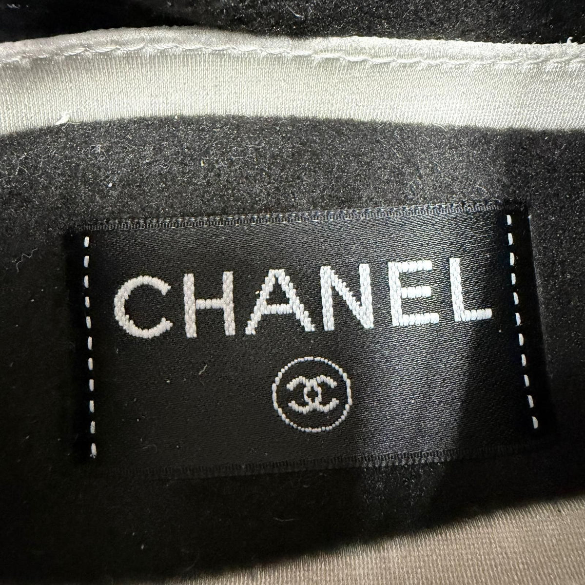 Chanel CC Logo Lace-up Leather Low-Top Sneakers Black — view 8