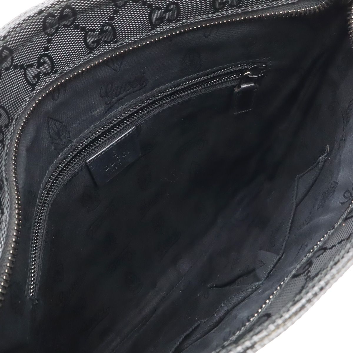 Gucci GG Supreme Shoulder Bag Crossbody Leather Black Silver — view 8