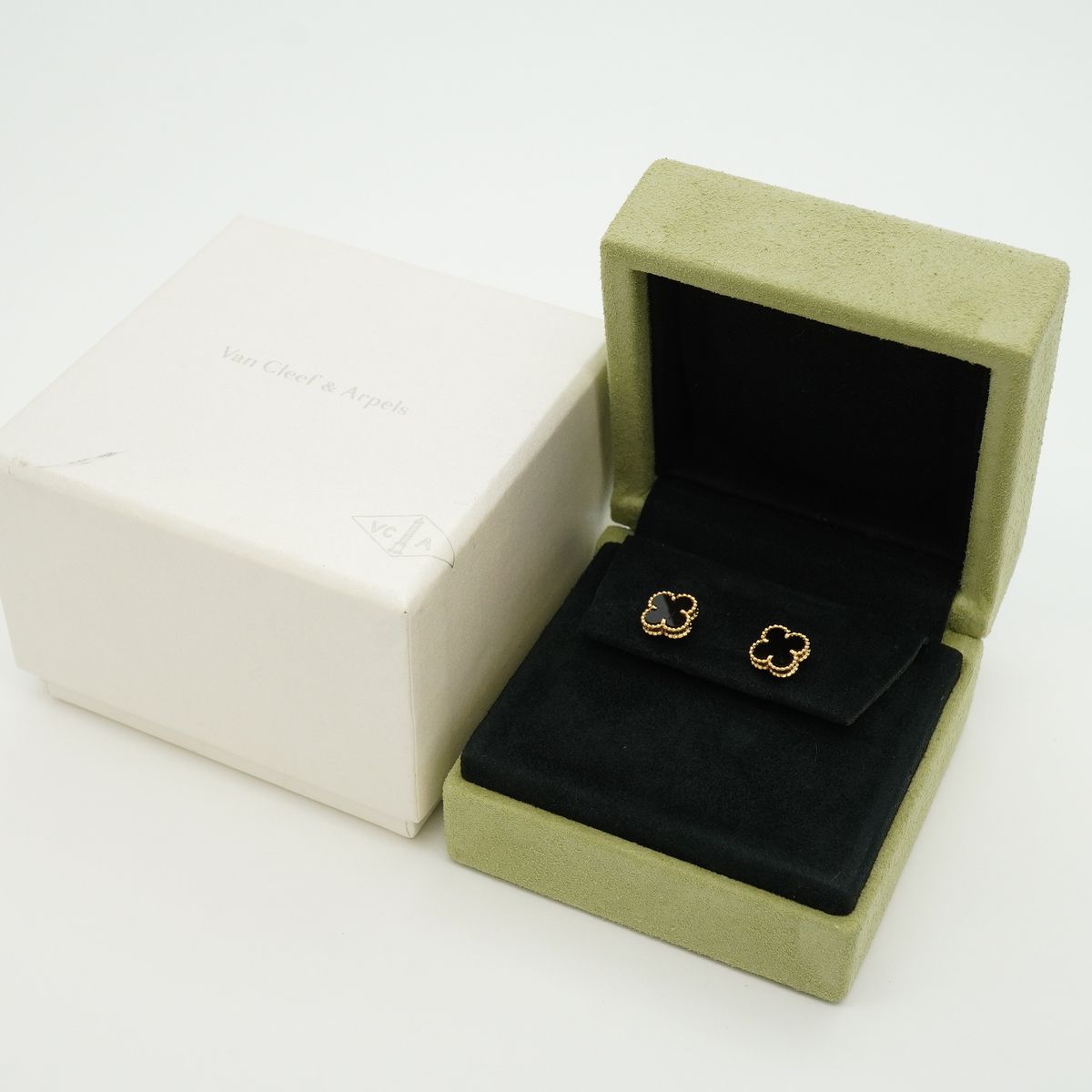Van Cleef & Arpels Earrings Sweet Alhambra 18k Yellow Gold Onyx Black — view 7