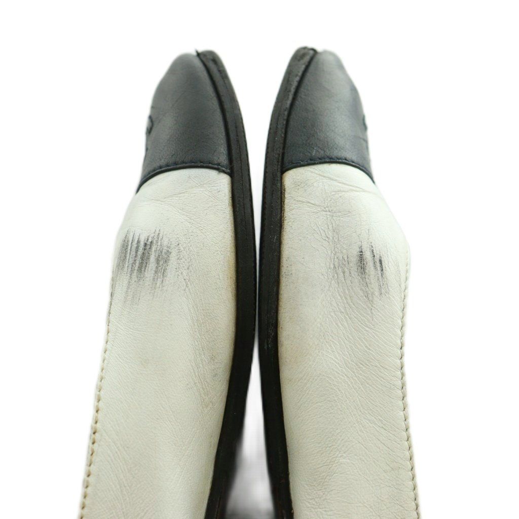 Chanel Pumps Round Toe Heels CC Logo Leather Bicolor White Black — view 8