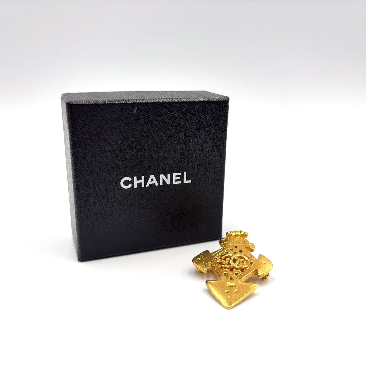 Chanel CC Logo Cross Motif Gold Plated Brooch — view 8