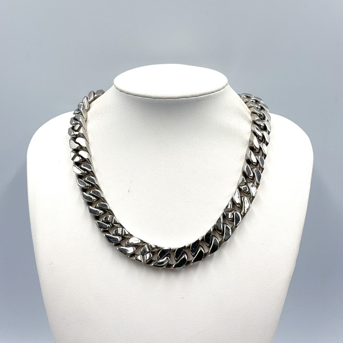 Louis Vuitton Collier Links LV Chain Metal Silver Necklace — view 8