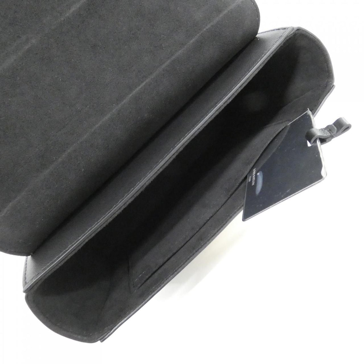 Louis Vuitton Twist MM Shoulder Bag — view 7