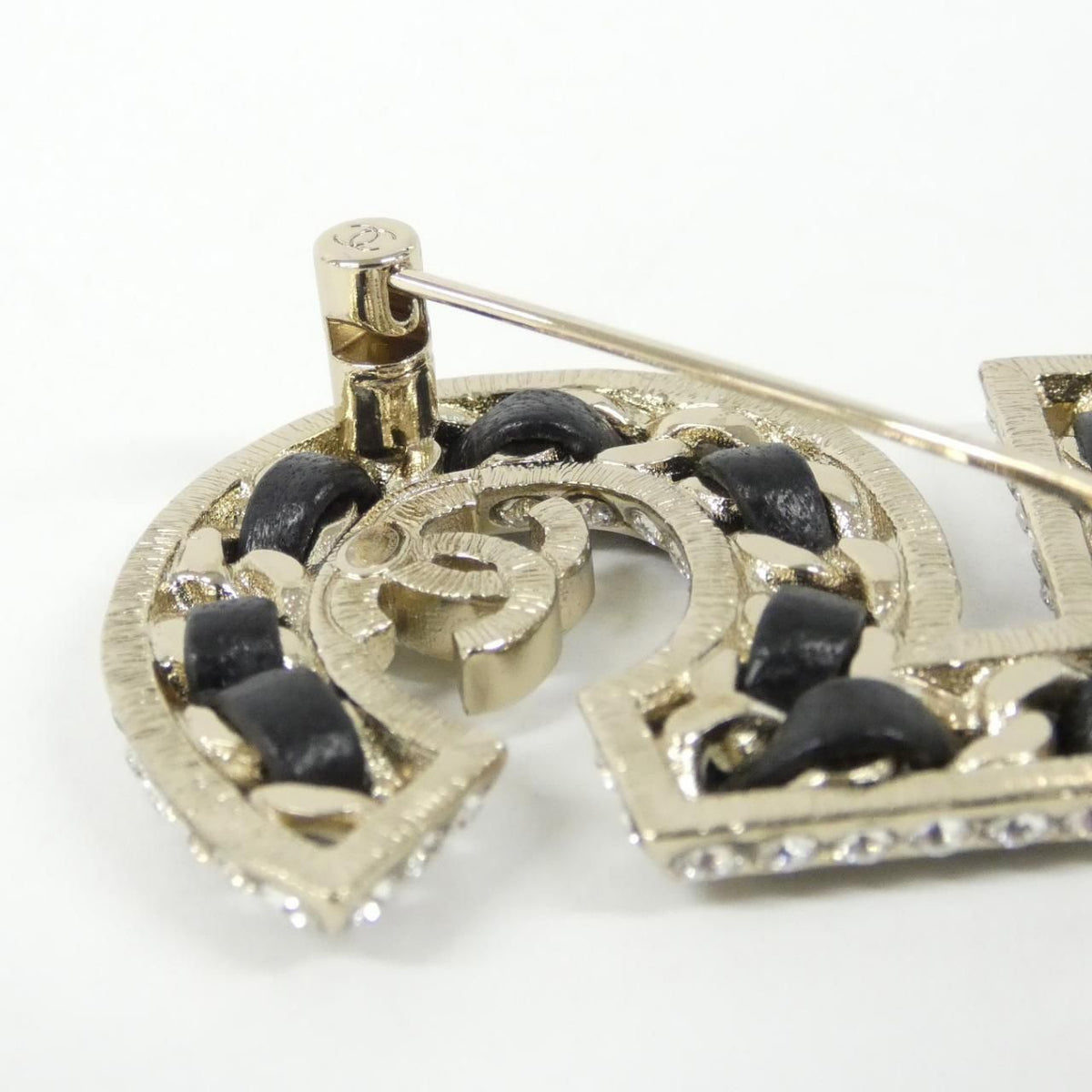Chanel Brooch Gold — view 3