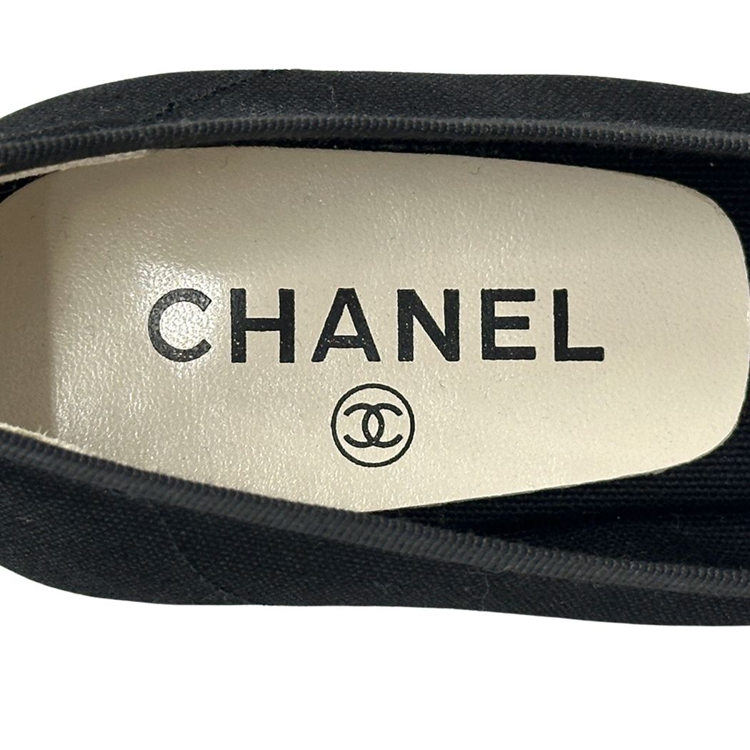 Chanel Pumps CC Logo Canvas Ballet Shoes Black White Flat Ribbon — view 8